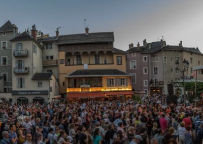 Une incroyable énergie sur scène, un hommage glamour et énergique aux plus grands noms de la soul music : Otis Redding, Aretha Franklin, The Blues Brothers, James Brown, Wilson Pickett…. la liste est longue, mais ils sont tous là pour plus de 2 heures de spectacle ! Plongez au coeur de la soul music pour une soirée inoubliable ! Snap your fingers !