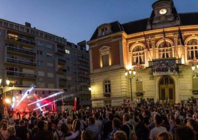 Une incroyable énergie sur scène, un hommage glamour et énergique aux plus grands noms de la soul music : Otis Redding, Aretha Franklin, The Blues Brothers, James Brown, Wilson Pickett…. la liste est longue, mais ils sont tous là pour plus de 2 heures de spectacle ! Plongez au coeur de la soul music pour une soirée inoubliable ! Snap your fingers !