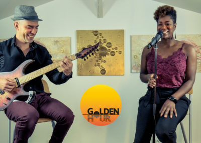 Golden Hour, est un duo acoustique guitare/voix mêlant les univers de la Soul, de la Funk et de la Pop.