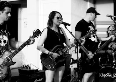 Krystalize c'est du rock, du vrai, revisité par des musiciens passionnés qui apportent leur touche singulière aux grands standards des années 70 à nos jours.