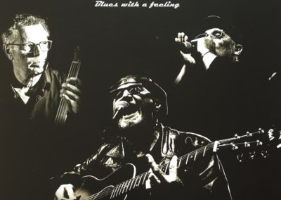 Cincinnati Slim Trio Ce trio Guitare chant, harmonica et Contrebasse offre un spectacle musical plein de sensibilité sur une musique qui sait émouvoir , le Delta Blues .