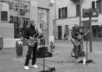 The Lucien's The Lucien’s est un duo (ou trio) qui reprend des classiques de la pop des années 70 à aujourd'hui réarrangées en versions acoustiques.